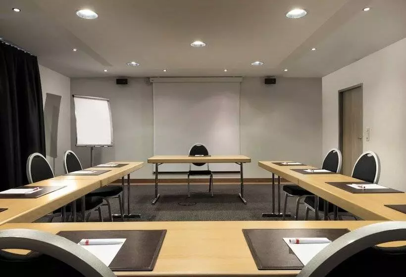 هتل Mercure  Duesseldorf Sued