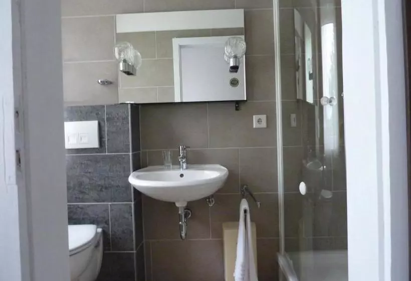 هتل Zur Heidquelle