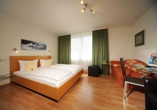 בית מלון כפרי Business Rosenau