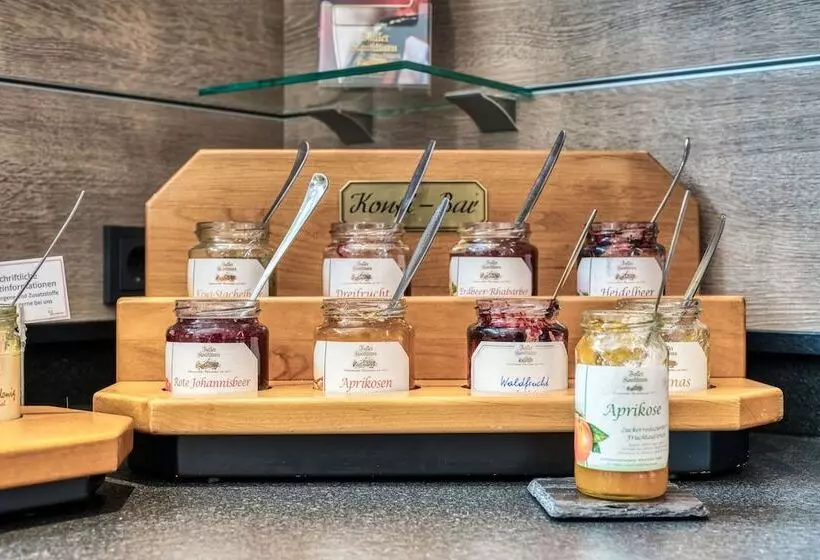 & Living Am Wartturm Hotel & Apartments