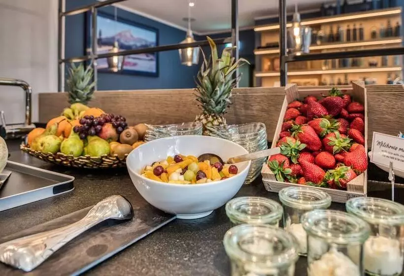 & Living Am Wartturm Hotel & Apartments