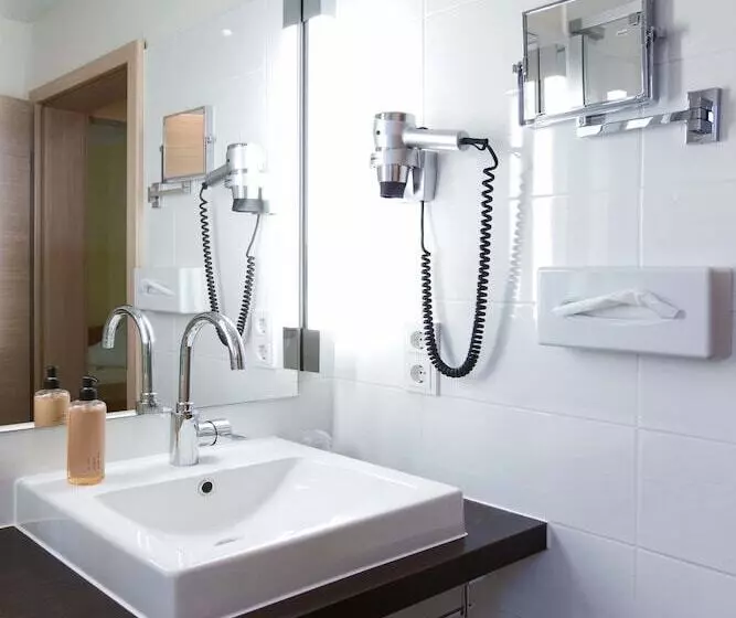 & Living Am Wartturm Hotel & Apartments