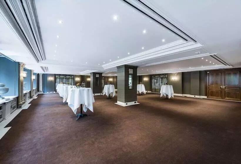 Отель Bayerischer Hof