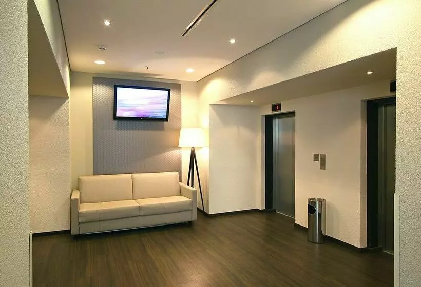 בית מלון כפרי Ibis Dresden Koenigstein