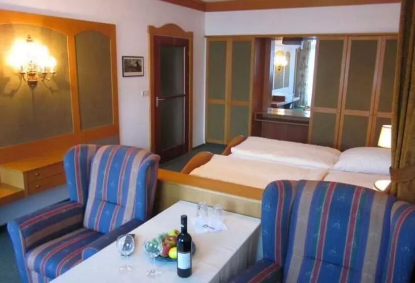 Отель Salzburger Hof  Garni