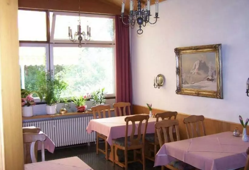 Отель Salzburger Hof  Garni