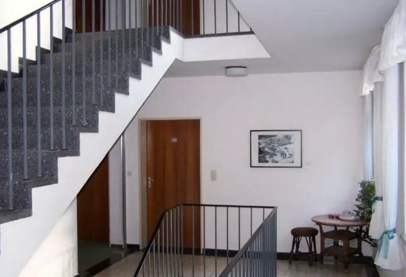 Отель Salzburger Hof  Garni