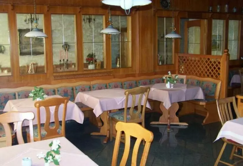 Отель Salzburger Hof  Garni