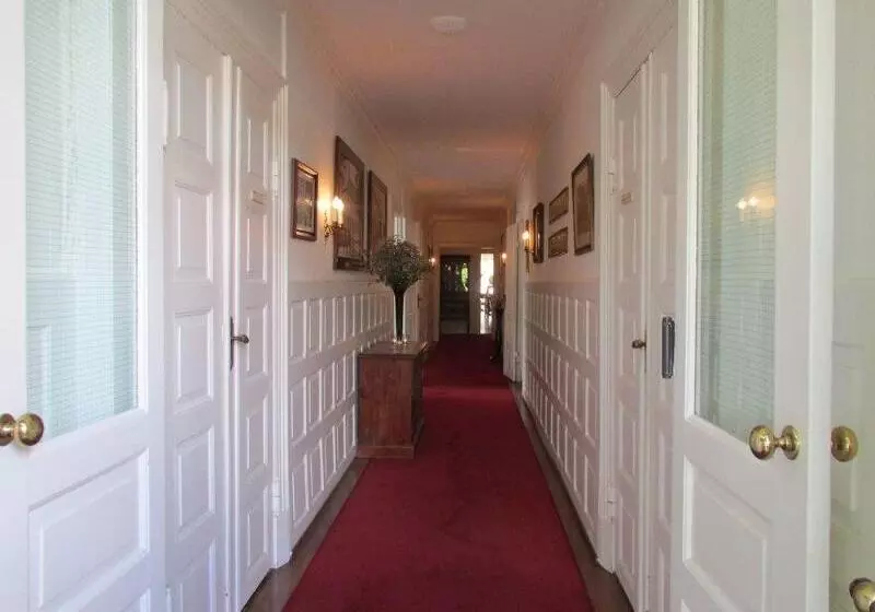 فندق Den Gamle Grænsekro Inn