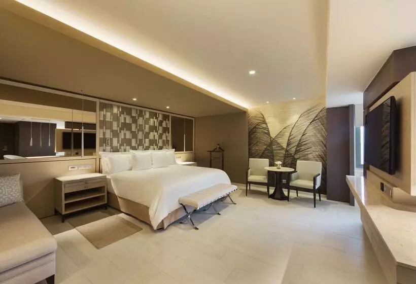 هتل El Embajador, A Royal Hideaway