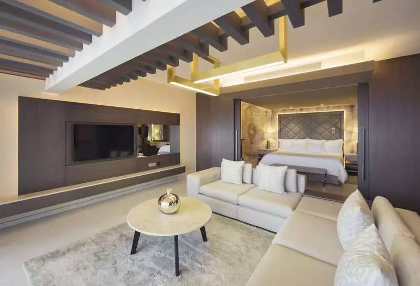 هتل El Embajador, A Royal Hideaway