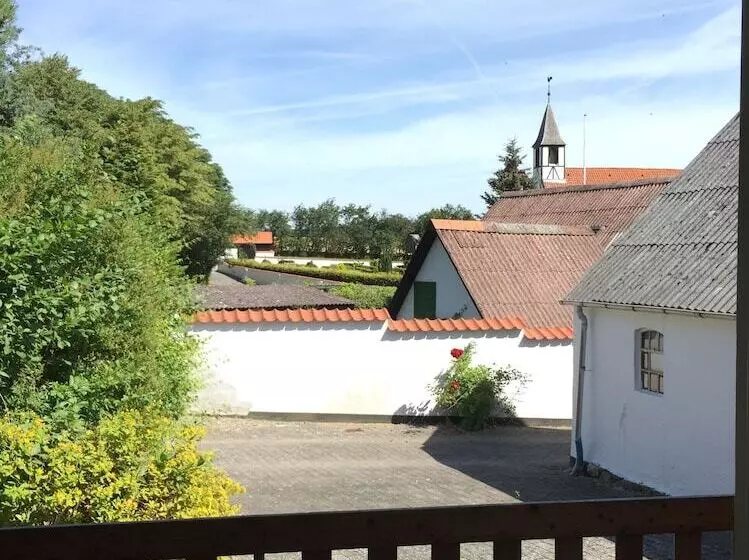 Отель Laasby Kro