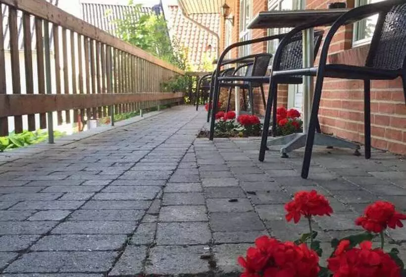 Отель Laasby Kro