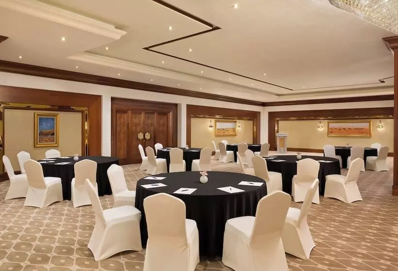 هتل Sheraton Grand Doha Resort & Convention