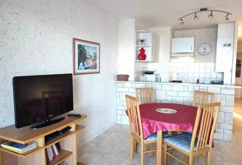 Appartement Vue Mer Exceptionnelle Avec Terrasse Et Parking à Trégastel 2 Chambres Fr 1 368 29