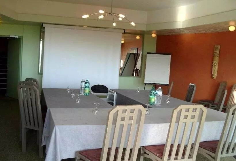 هتل Logis Hôtel De La Bruyere