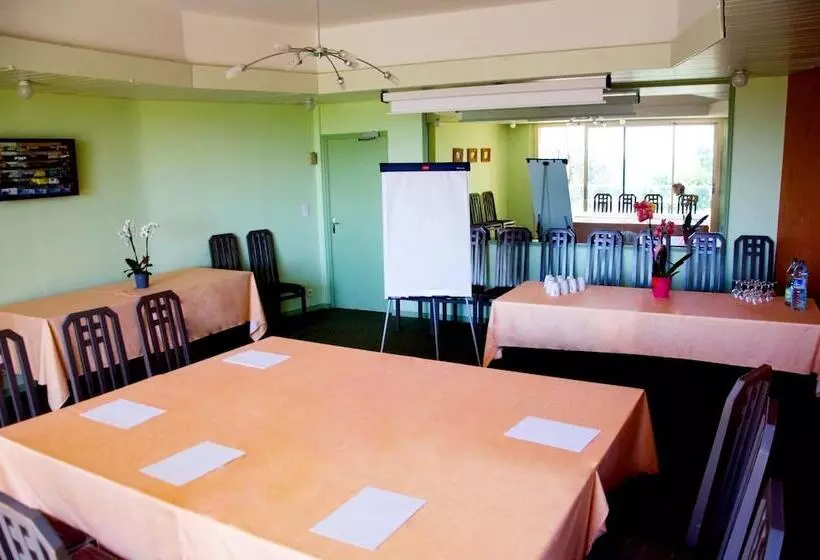 هتل Logis Hôtel De La Bruyere