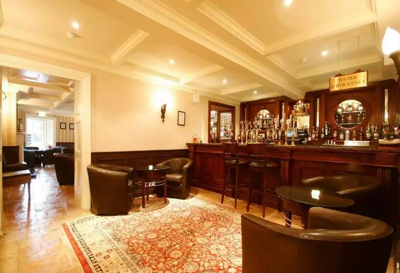 Отель Finnstown Castle