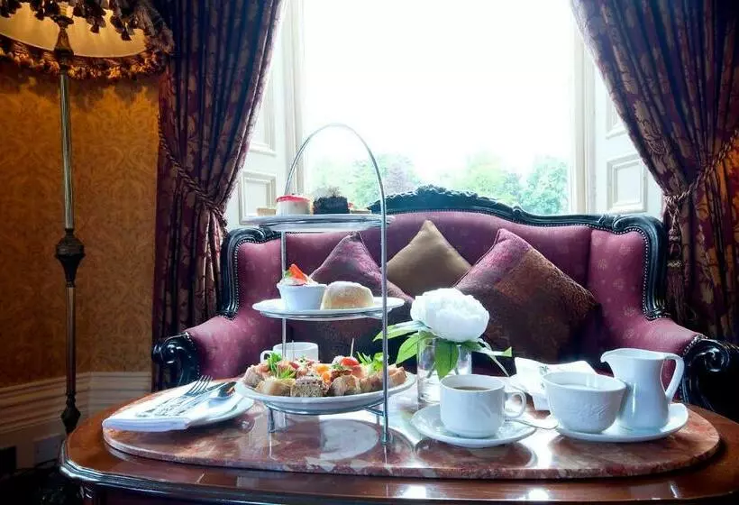 Отель Finnstown Castle