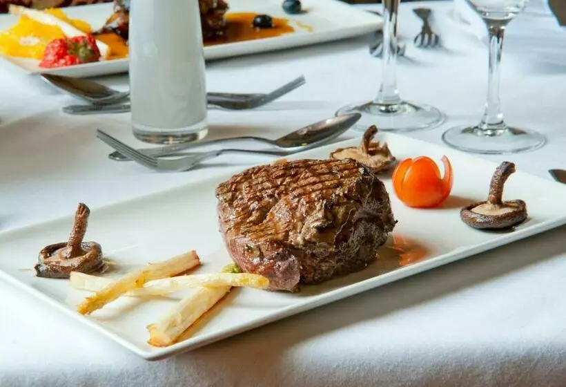 Отель Finnstown Castle