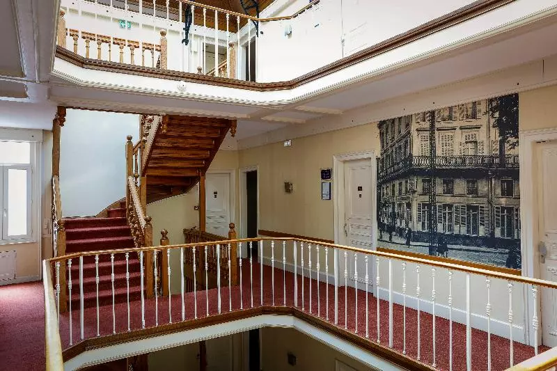 Grand Hotel De L Univers