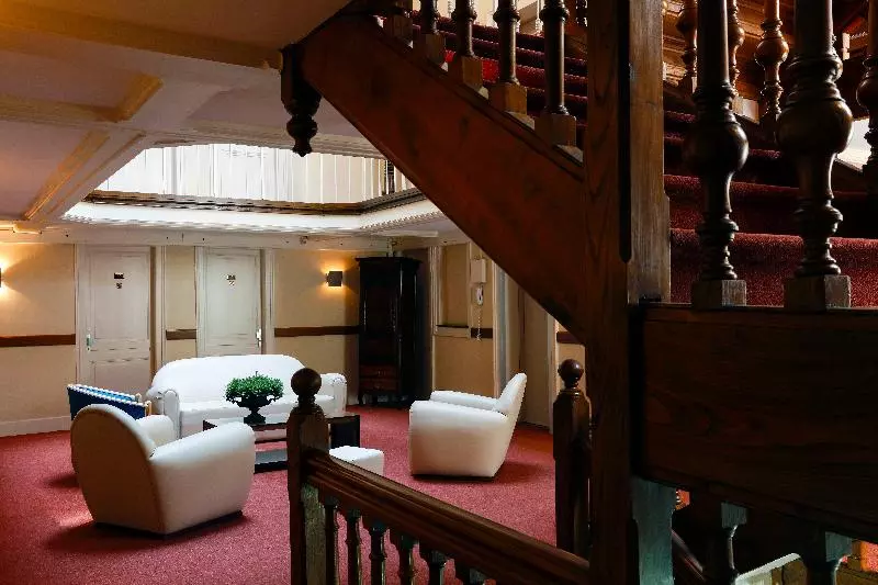 Grand Hotel De L Univers