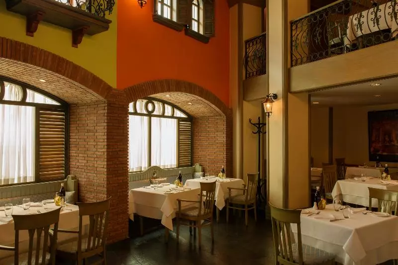 ホテル Le Méridien Abu Dhabi