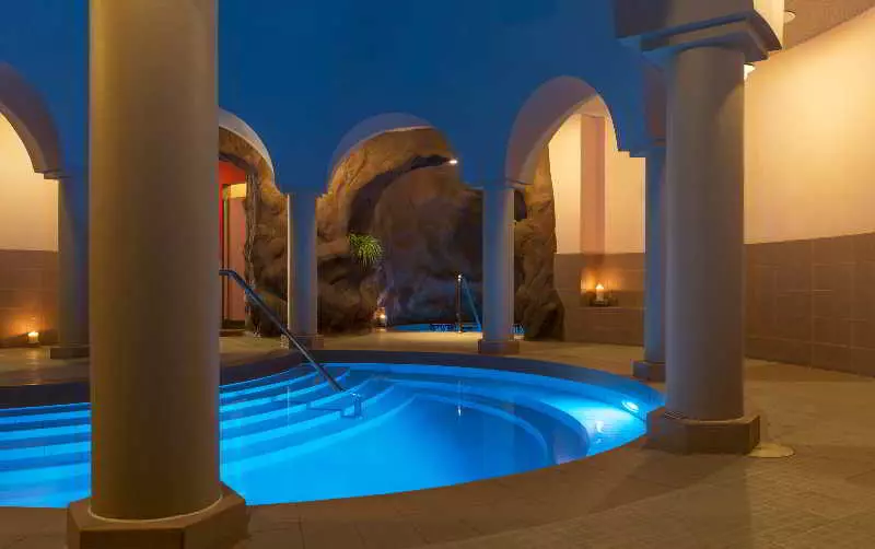 ホテル Le Méridien Abu Dhabi