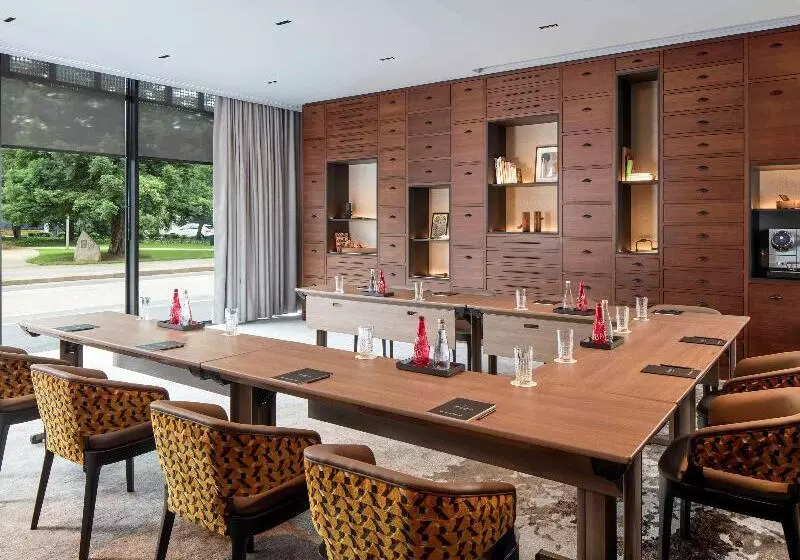 Отель Mercure Colmar Centre Champ De Mars