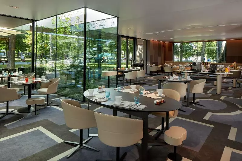 Отель Mercure Colmar Centre Champ De Mars