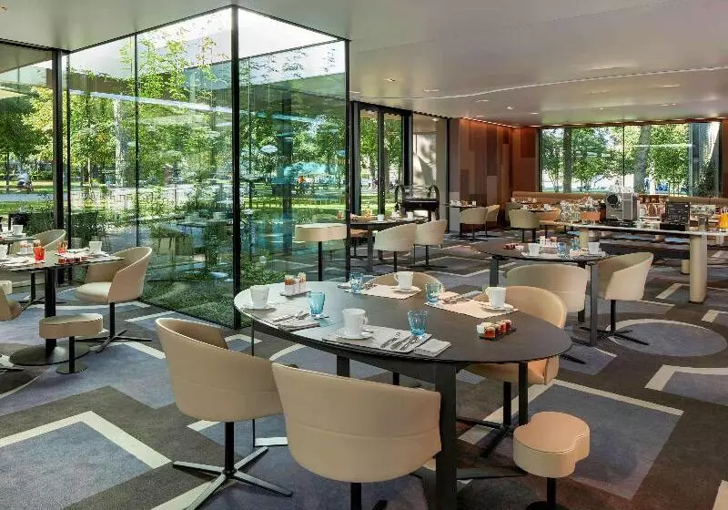 Отель Mercure Colmar Centre Champ De Mars