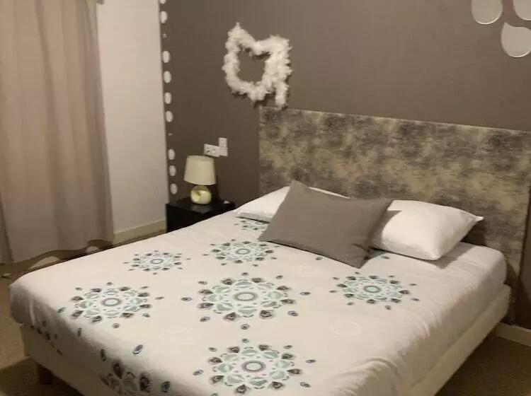 Отель Bon Accueil