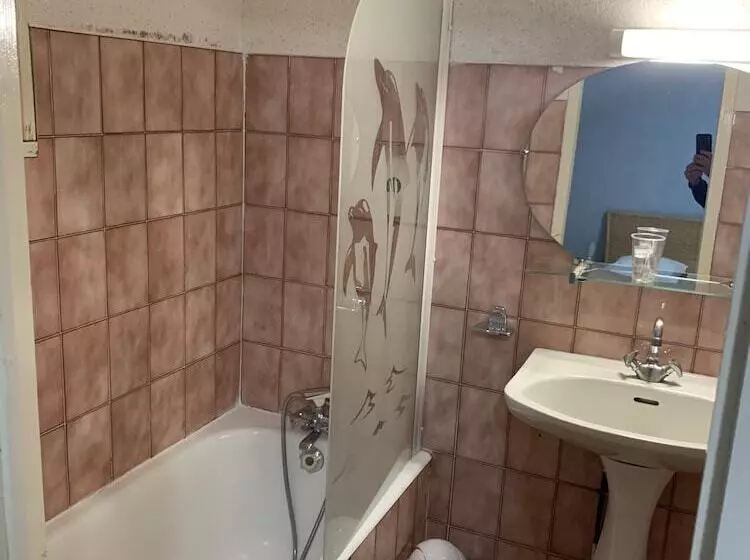 Отель Bon Accueil