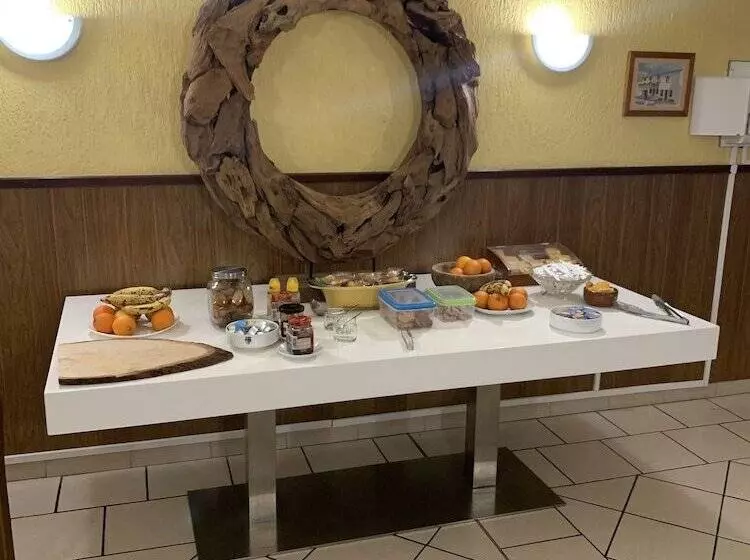 Отель Bon Accueil