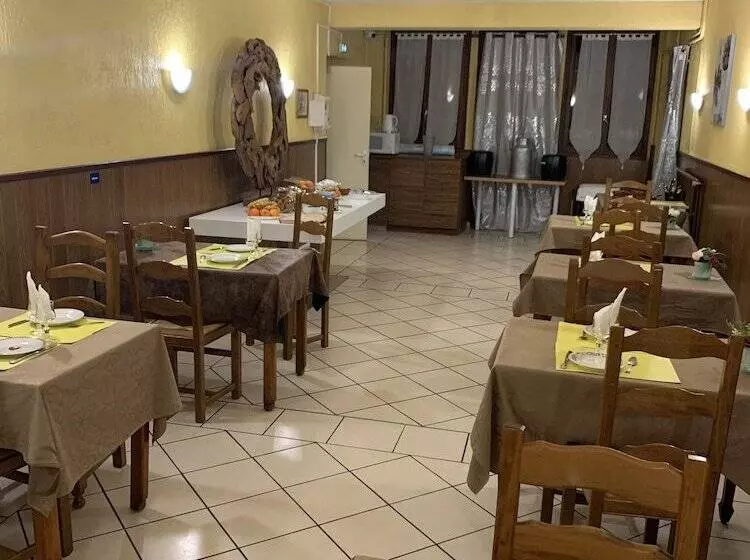 Отель Bon Accueil