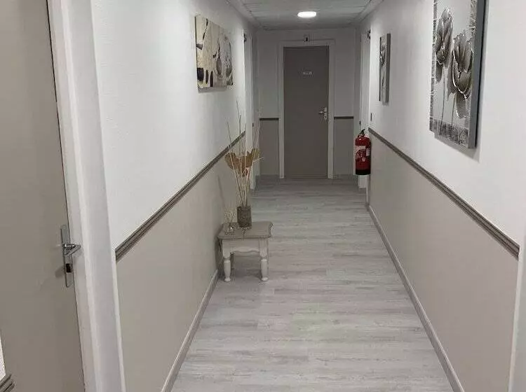 Отель Bon Accueil