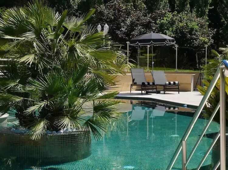 Отель Chateau Camiac