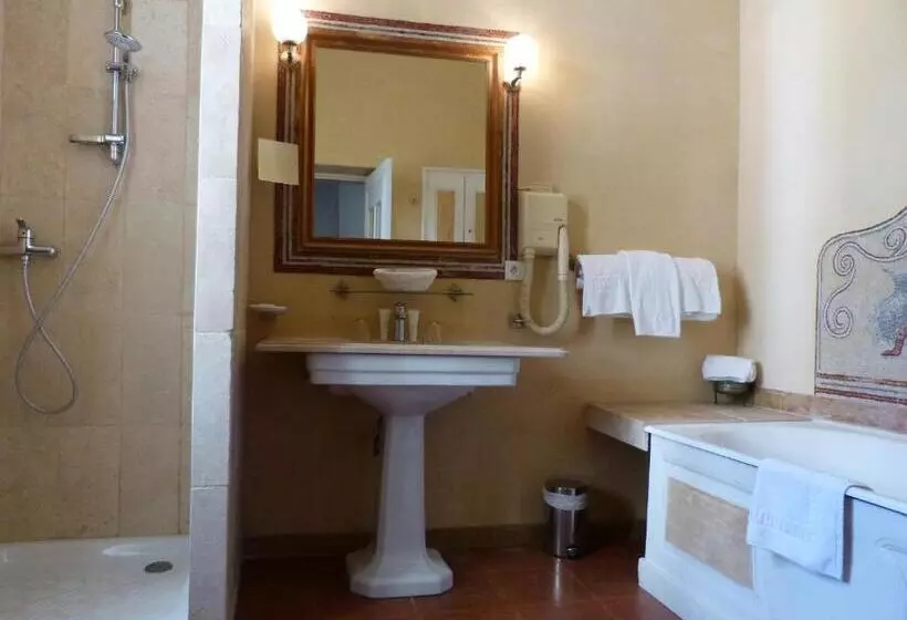 호텔 Château D Arpaillargues Teritoria