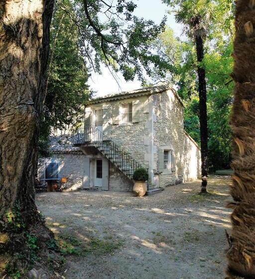 هتل Château Des Alpilles
