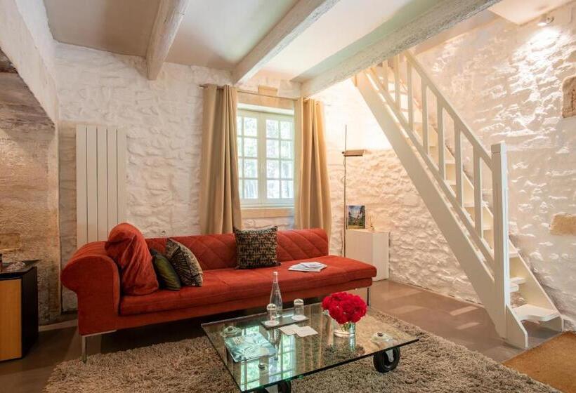 هتل Château Des Alpilles