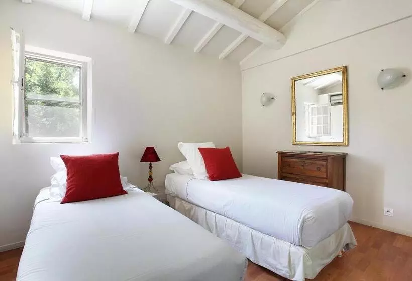 בית מלון כפרי Château Des Alpilles