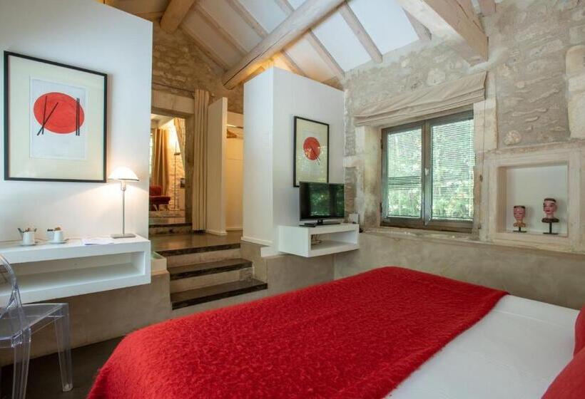 هتل Château Des Alpilles