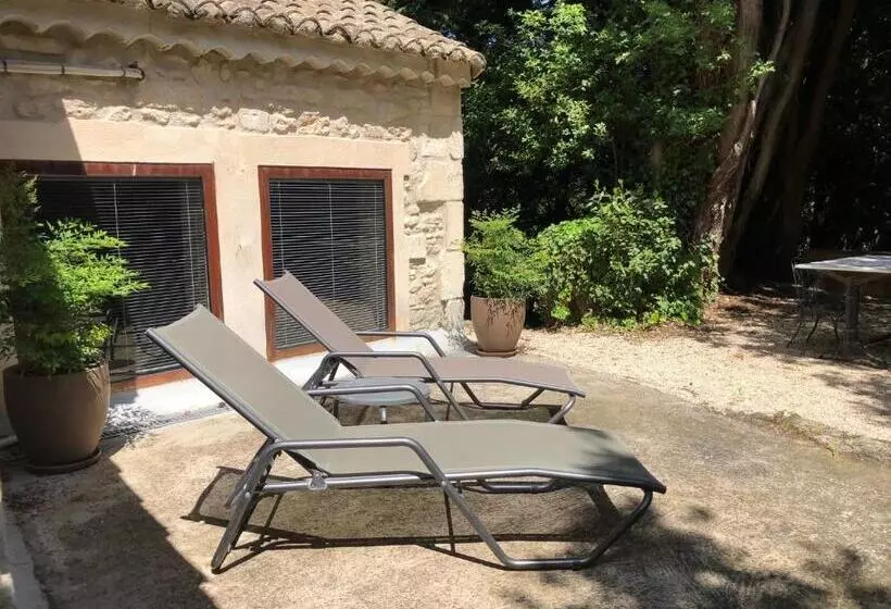 בית מלון כפרי Château Des Alpilles