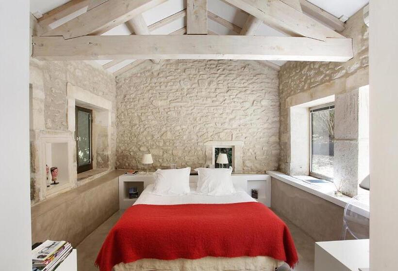 هتل Château Des Alpilles