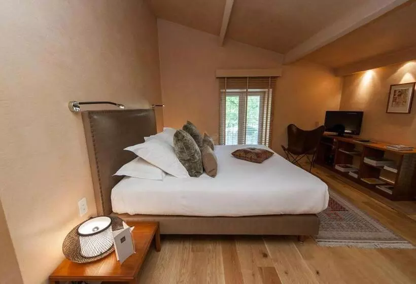 בית מלון כפרי Château Des Alpilles