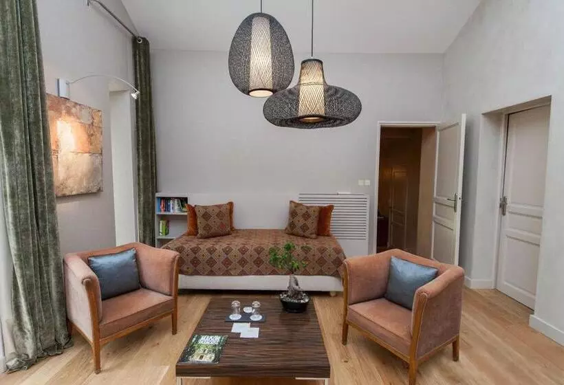 בית מלון כפרי Château Des Alpilles