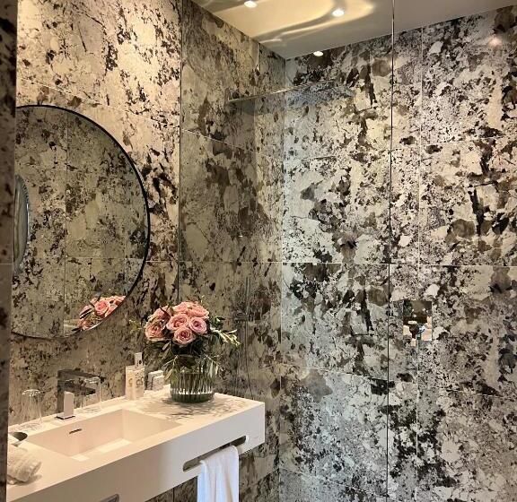 هتل Château Des Alpilles