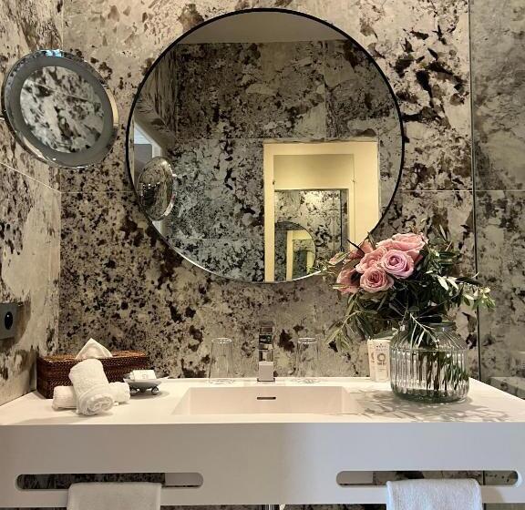 هتل Château Des Alpilles