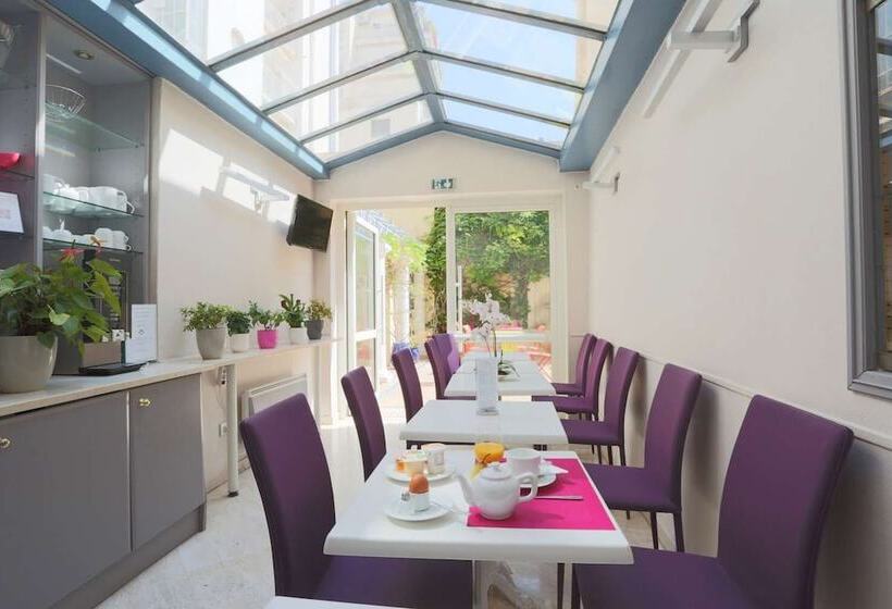 هتل De La Fontaine