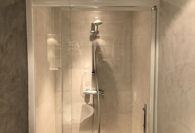 هتل De La Fontaine